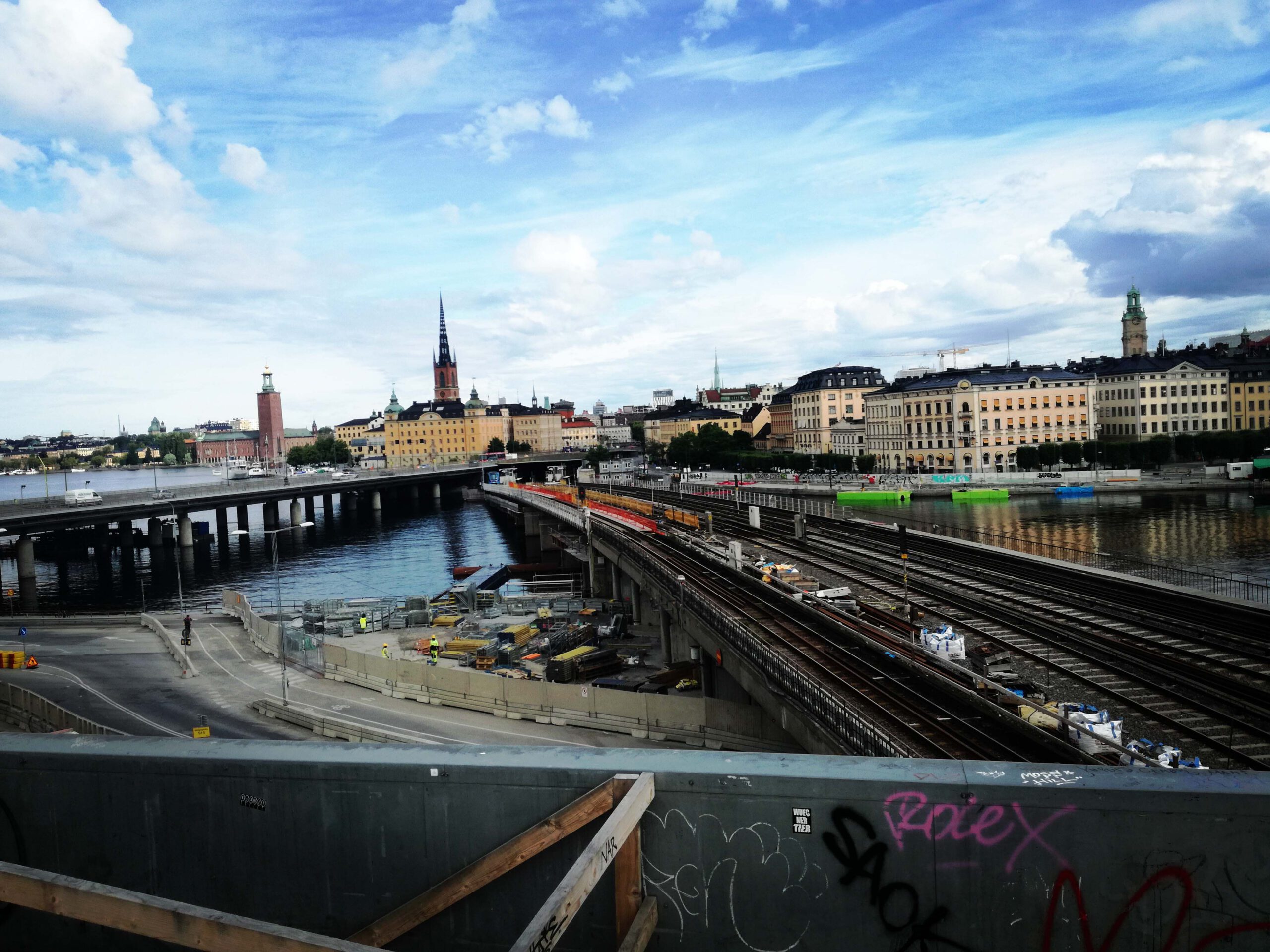 Juli alleine in Stockholm: Ich komponiere ein Brücken-Lied